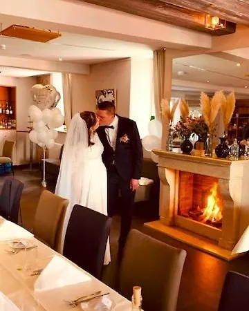 Hotell Weinhotel Eltvinum 3*